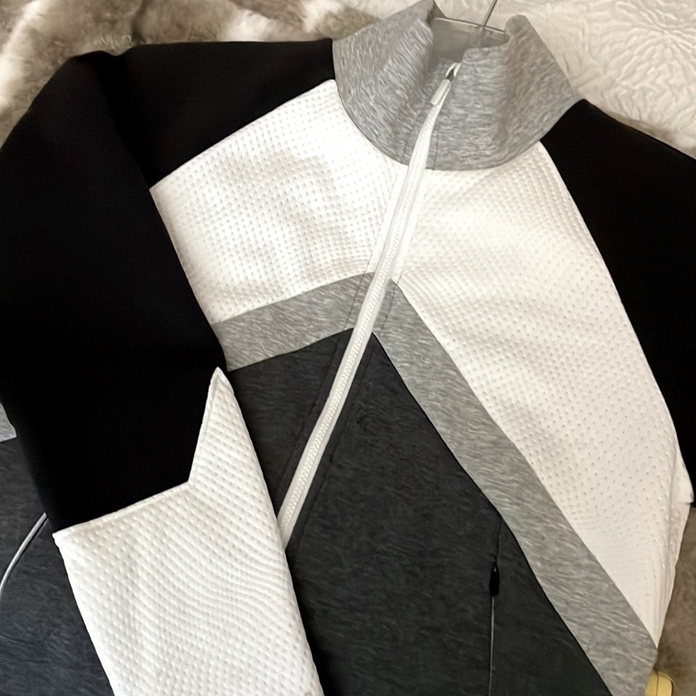 UNDER ARMOUR soft athletic zip up jacket🖤